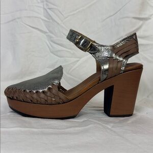 Women’s Ethnic brand leather clog sandals with buckle and block heel size 9